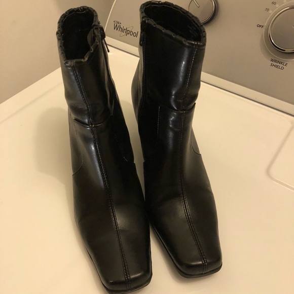 Liz Claiborne Shoes - Liz Claiborne Black Boots